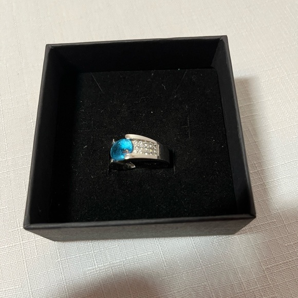 Sterling Silver and Blue Topaz Ring. Size 6.5 - Picture 13 of 14
